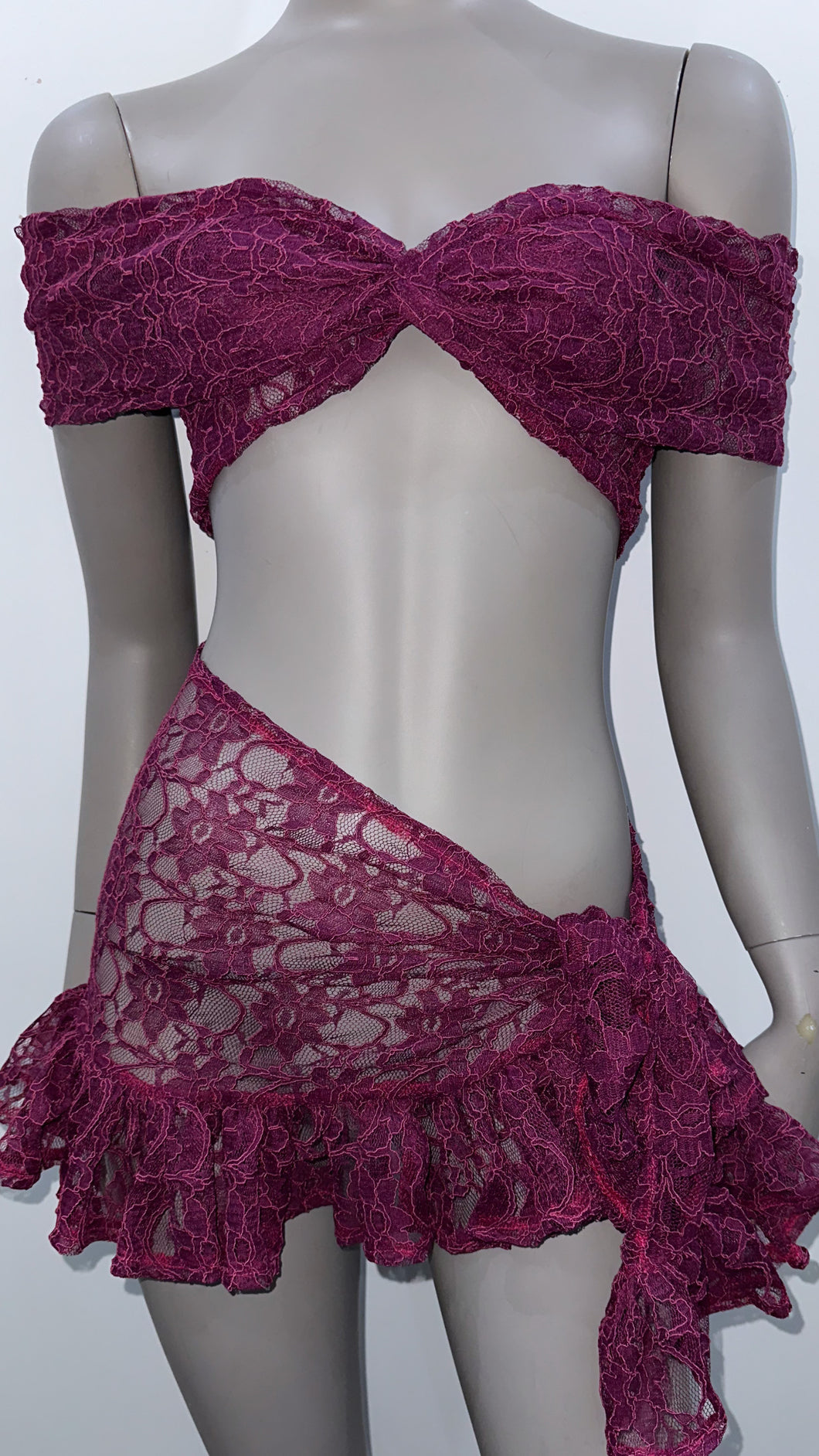 LACE set in grape
